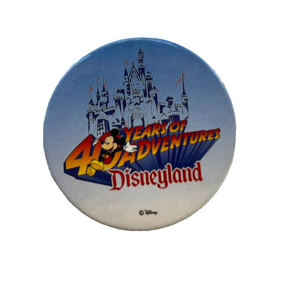Disneyland Pin Button 40 years of Adventure Mickey Mouse Disney Anniversary - Picture 1 of 5